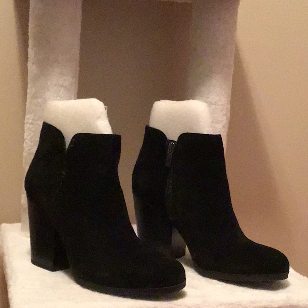 Kenneth Kole Reaction Mightiest black suede boots